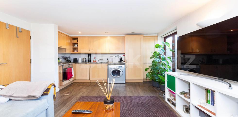 			1 Bedroom, 1 bath, 1 reception Flat			 Barnsbury Grove, Islington - Barnsbury